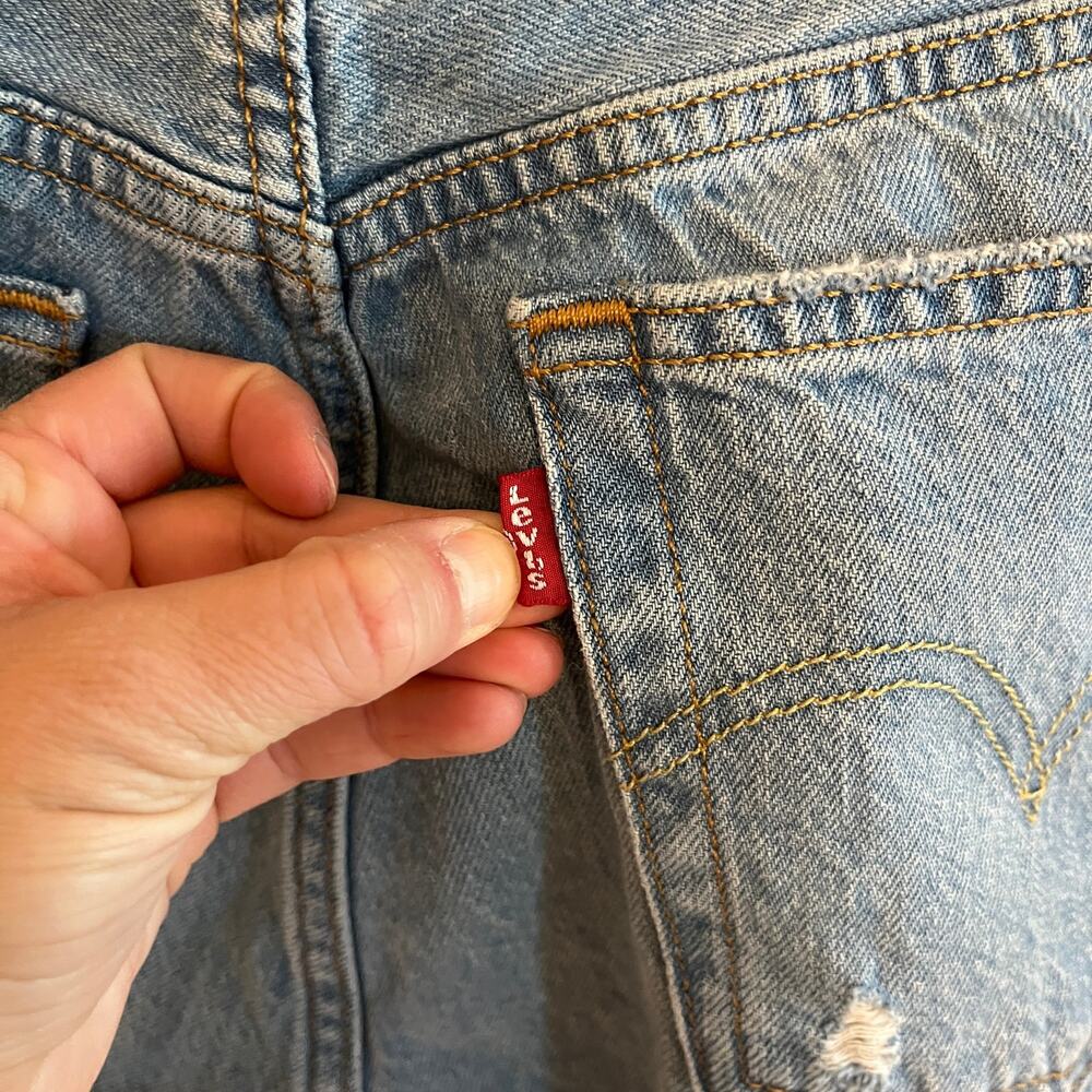 Levi's 501 Original Raw Hem Distressed Cut Off Denim Shorts Light Wash W28 - Picture 4 of 8